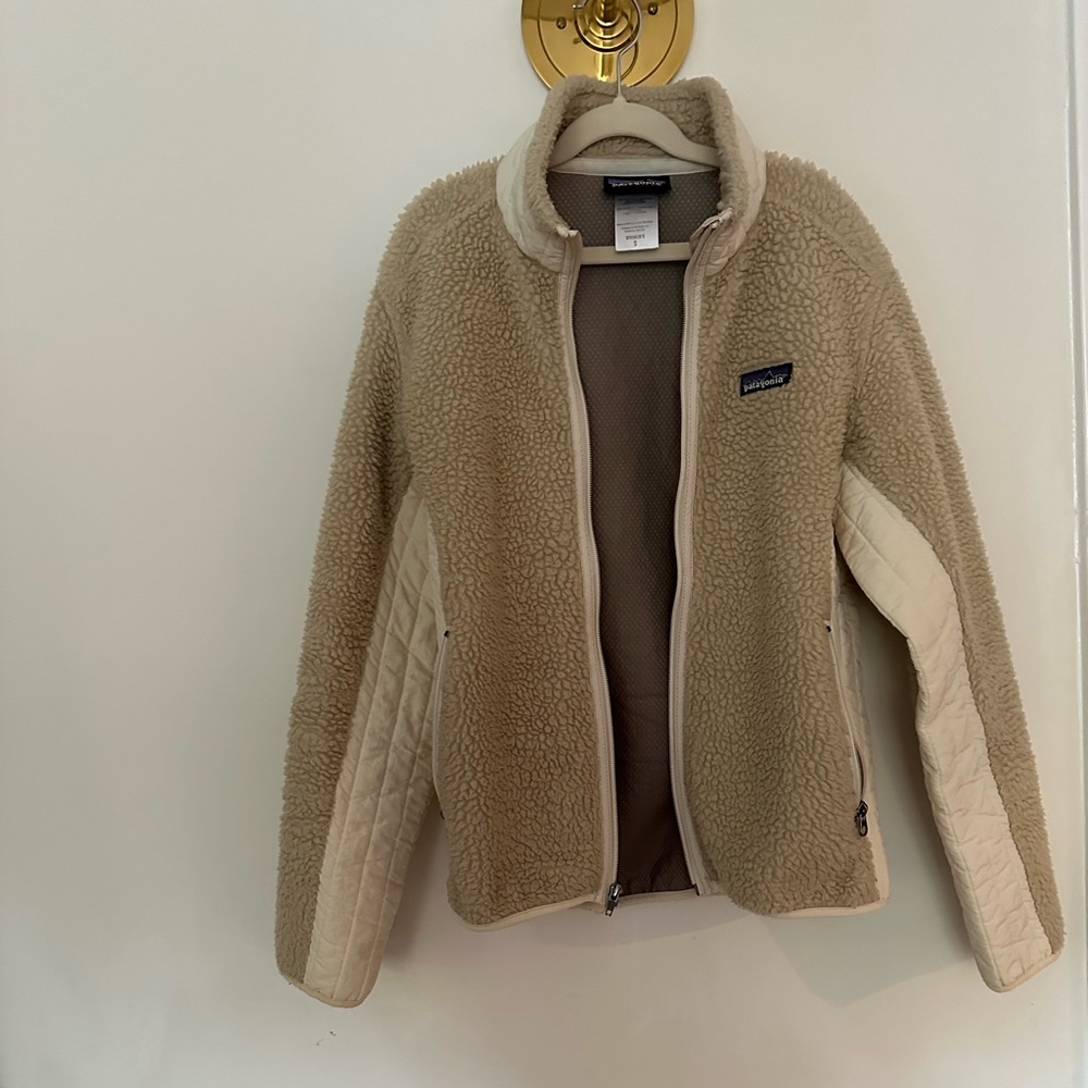 Beige retro fleece Patagonia jacket size small